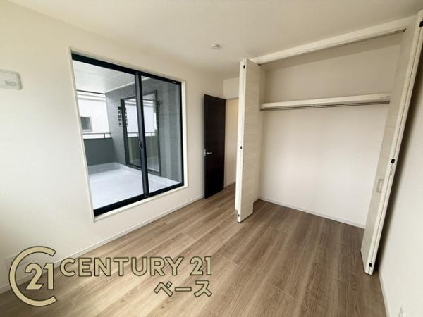 リーブルガーデン東九条町 ２号棟 ／新築一戸建の洋室|■バルコニーに面した開放感のあるお部屋です！