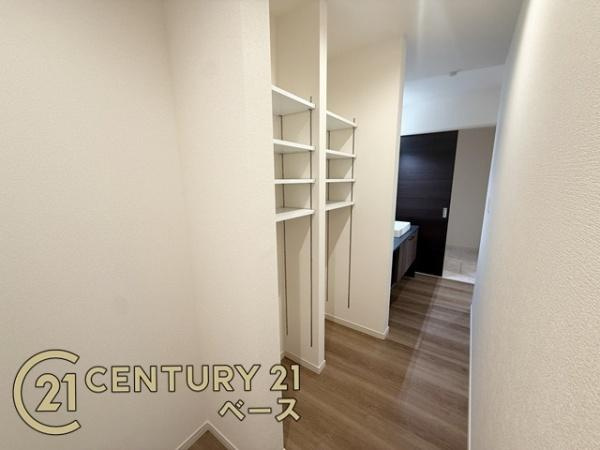 リーブルガーデン東九条町 ２号棟 ／新築一戸建の収納|■キッチン横にはパントリー収納を完備！