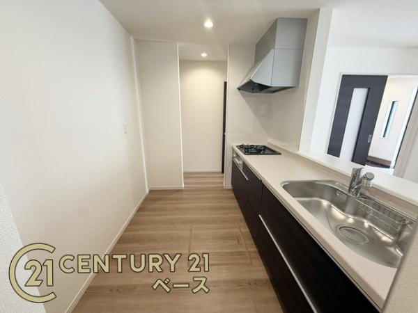 リーブルガーデン東九条町 ２号棟 ／新築一戸建のキッチン|■収納スペース豊富で使い勝手の良いキッチン！