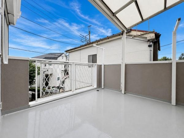 大和市福田の中古一戸建のバルコニー|お布団やご家族の洗濯物が干せるスペースがあるバルコニーです。