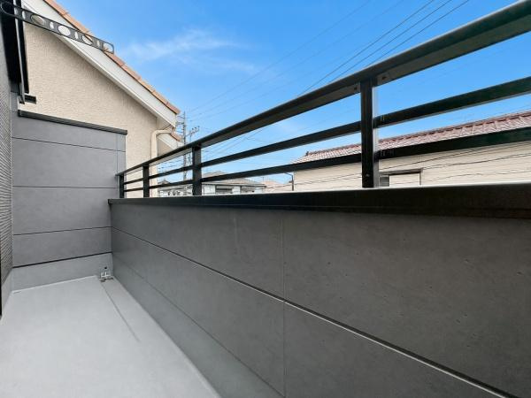 大和市上和田の新築一戸建のバルコニー|バルコニーは二か所有。