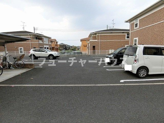 サニー　ＫⅡの駐車場|車をお持ちの方に嬉しい駐車場付きの物件です