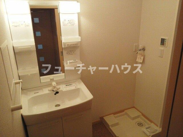 サニー　ＫⅡの洗面所|明るい洗面所です