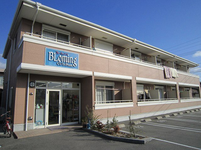 ウェルネス新橋の外観