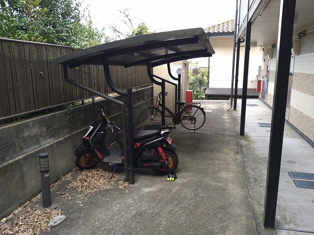 レオパレスブザービーターのその他|駐輪場　原付＆自転車のみ駐輪可能
