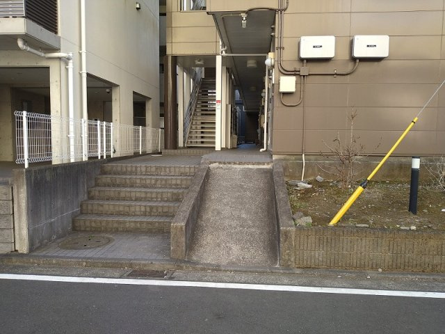レオパレスヒューゲル参番館のその他|駐輪場までスロープあります