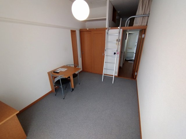 レオパレスヒューゲル参番館のその他|現況優先　１階はフローリング仕様