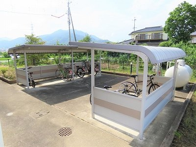 レオパレスうえだはらのその他|屋根付き駐輪場あり