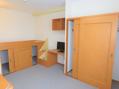 レオパレスうえだはらの内装|クローゼット、ベッド下収納あり