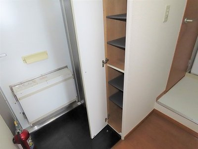 レオパレスうえだはらの玄関|シューズボックスあり