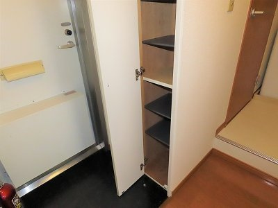 レオパレスフローリッシュの玄関|シューズボックスあり