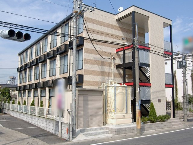 レオパレスヴィラ美女木の外観
