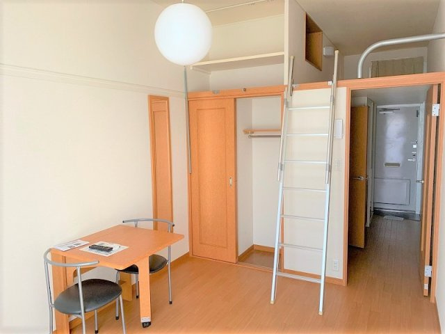 レオパレスＡｘｉｓ　Ｓａｒａの居間・リビング|「同タイプの部屋の写真です」「現況優先」
