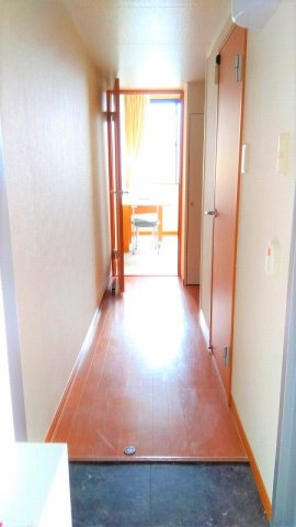 レオパレスカームヒルズの玄関