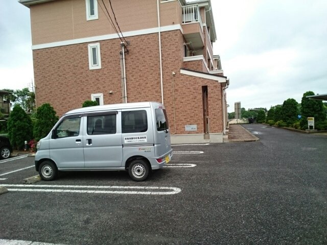 エターナルの駐車場