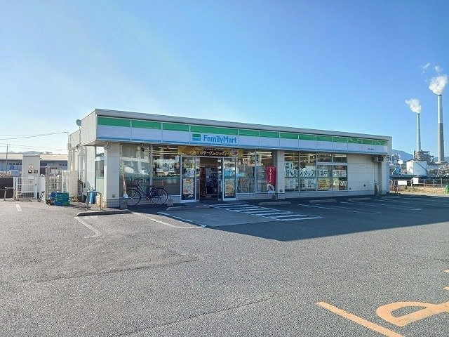 ティ・シュティル　都町の周辺|ファミリーマート周南入船町店まで300m