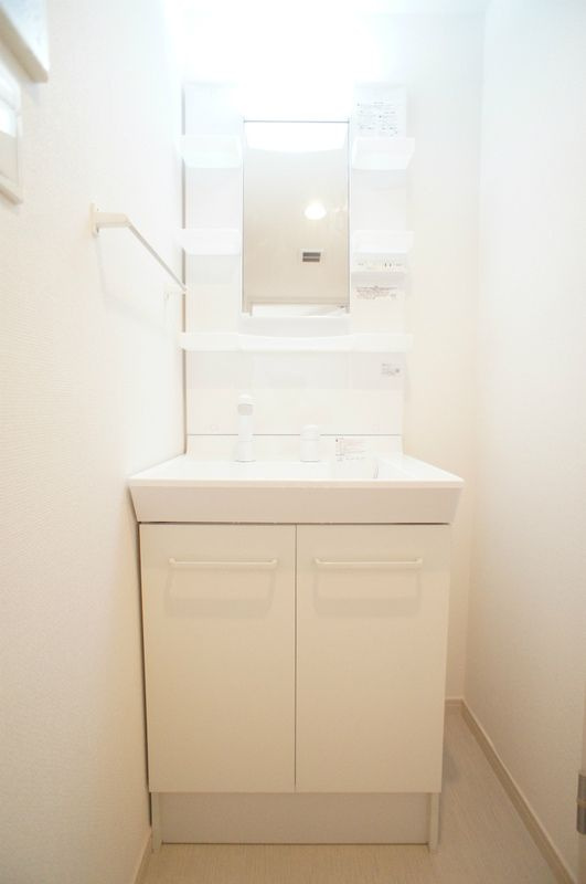 鎌倉市岡本２丁目の賃貸マンションの洗面所