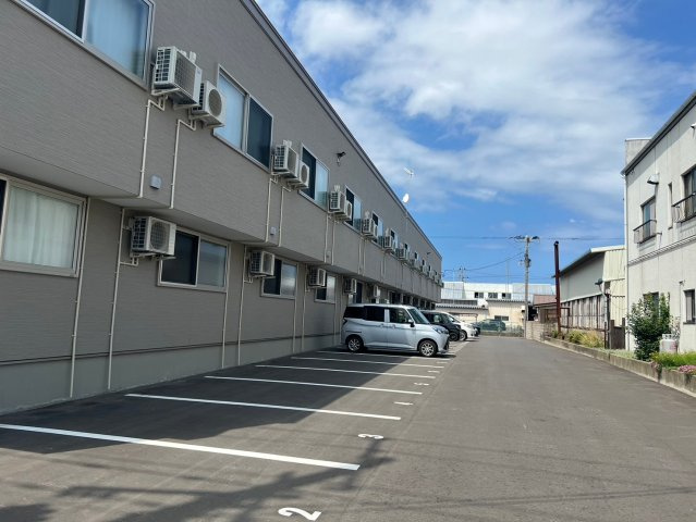 シャインアーチEの駐車場