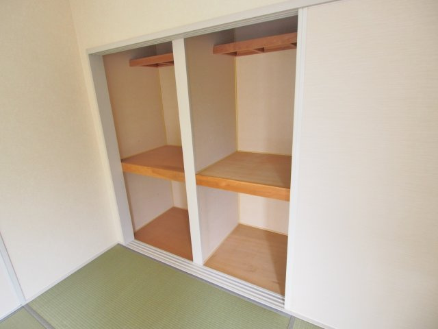 タウンヒルズDOI A棟の収納