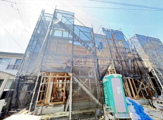 【外観】 | 志木市柏町2丁目　新築一戸建住宅　全2棟　(志木本店) | 販売現地／2026年7月6日撮影　
中学校まで徒歩4分。朝練や放課後の部活動があっても通学時間が短いため、帰宅が遅くなりにくく、勉強や休息の時間を確保しやすくなります。