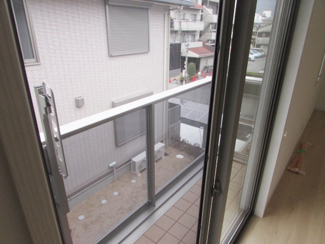 テラス ドゥ グリュⅡ棟のバルコニー|※同建物の類似写真となります。