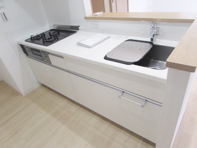 テラス ドゥ グリュⅡ棟のキッチン|※同建物の類似写真となります。