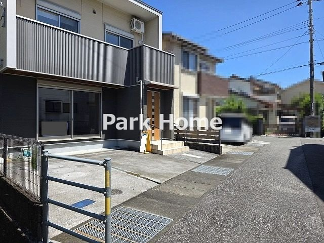 高知市鴨部２丁目　中古戸建の前面道路含む現地写真