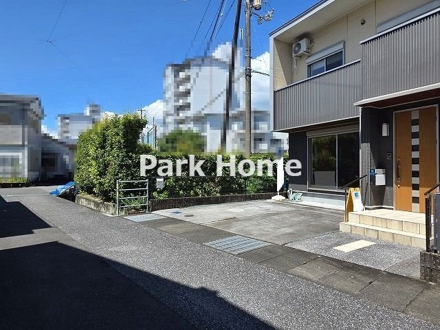 高知市鴨部２丁目　中古戸建の前面道路含む現地写真
