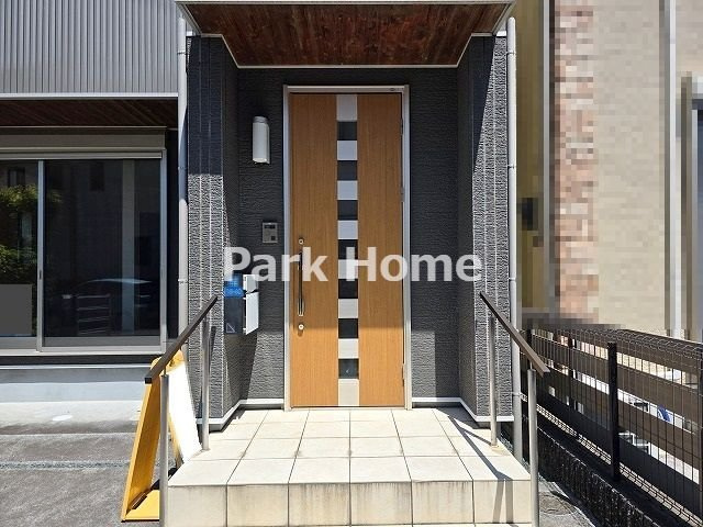 高知市鴨部２丁目　中古戸建の玄関