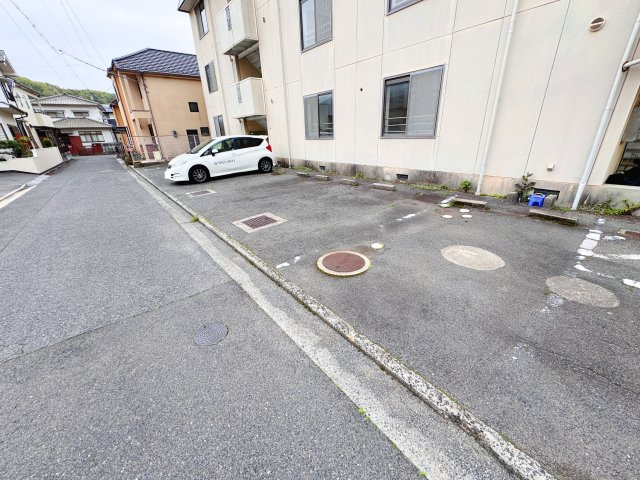 セジュール小屋浦　B棟の駐車場