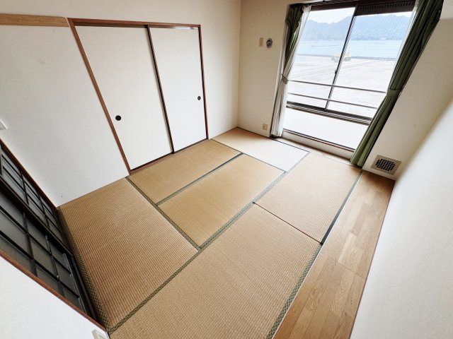 セジュール小屋浦　B棟の和室