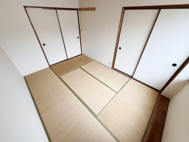 セジュール小屋浦　B棟の和室
