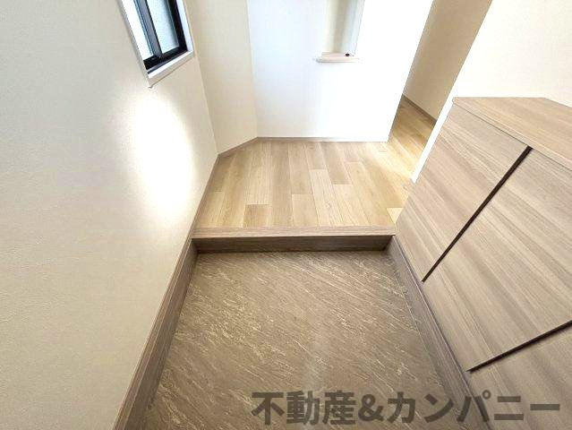 平井町の中古戸建ての玄関|シンプルで使いやすい玄関です