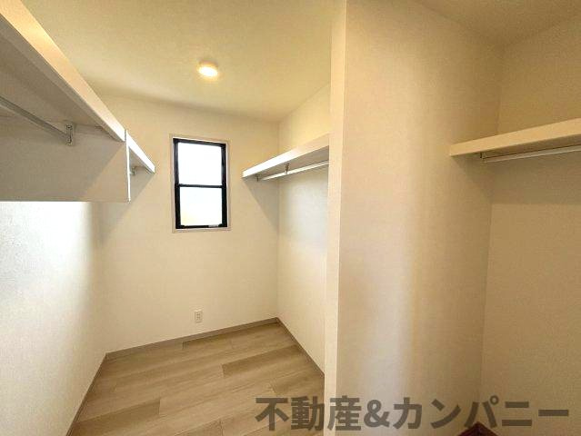 平井町の中古戸建ての収納|たっぷり収納できるウォークインクローゼットです