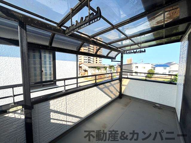 平井町の中古戸建てのバルコニー|屋根付きバルコニーです