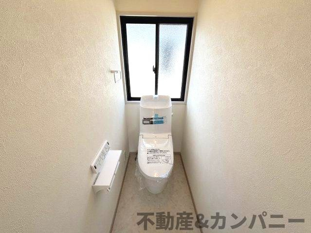 平井町の中古戸建てのトイレ|清潔感のあるトイレです