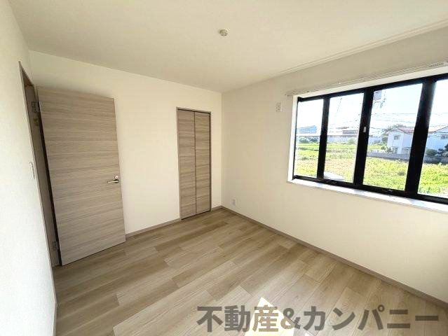 平井町の中古戸建ての洋室|使い勝手のいい洋室です