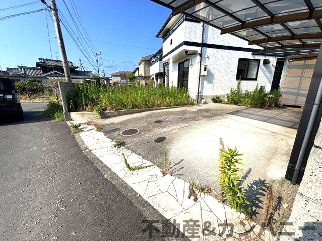 平井町の中古戸建ての駐車場|駐車場に車を止められます