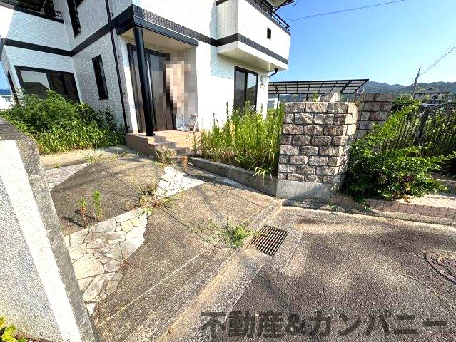 平井町の中古戸建ての駐車場|駐車場があるので、車を買う予定の方も安心です