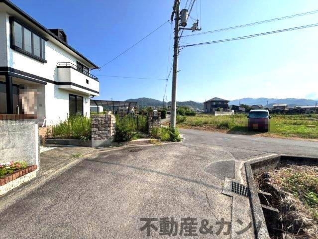 平井町の中古戸建ての前面道路含む現地写真|前面道路含む現地写真です