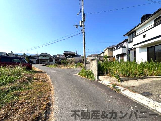 平井町の中古戸建ての前面道路含む現地写真|前面道路含む現地写真です