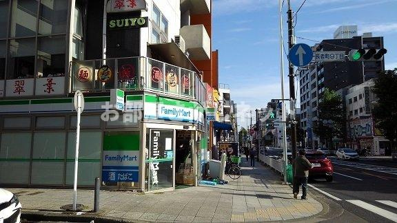 エレディータ【おとり物件なし】#学生・社会人にオススメ！初期費用分割払いOK！の周辺|ファミリーマートまで34m