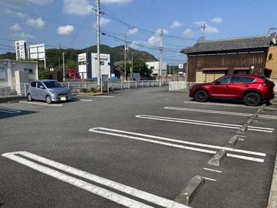 【駐車場】 | メゾン・エトワール | 駐車場に車を止められます