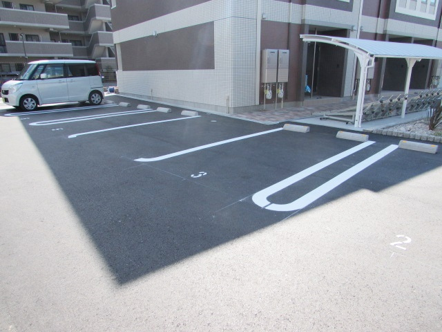 フォレスト宝塚Ⅱの駐車場