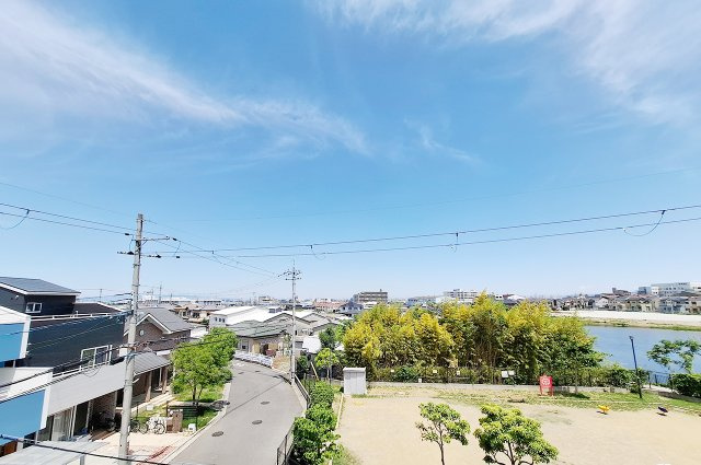 堺市中区土塔町の展望|眺望：ルーフバルコニーからは開けた景色を楽しめます。