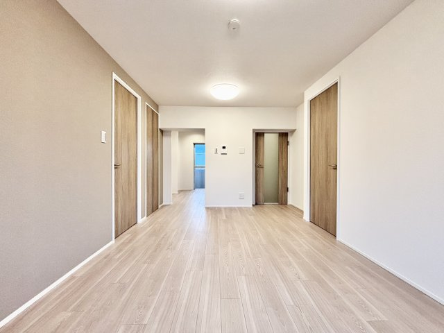 新金岡参丁壱番住宅第壱八棟の居間・リビング