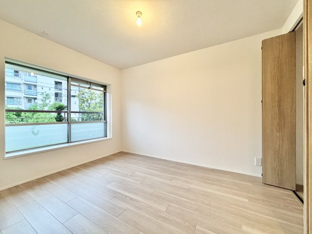新金岡参丁壱番住宅第壱八棟の洋室|個人の部屋や寝室として使える洋室です