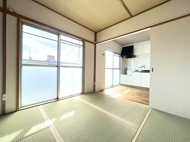 仁川リバーサイドハイツ B棟の和室|2026年3月　畳表替え
和室は寝室としてもリビングの延長としても活用
