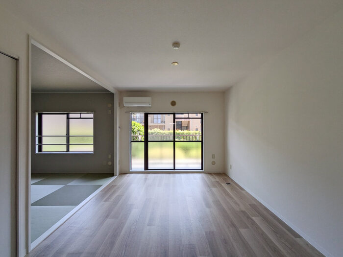 川崎市麻生区上麻生４丁目の賃貸マンションの居間・リビング|※他部屋参考写真