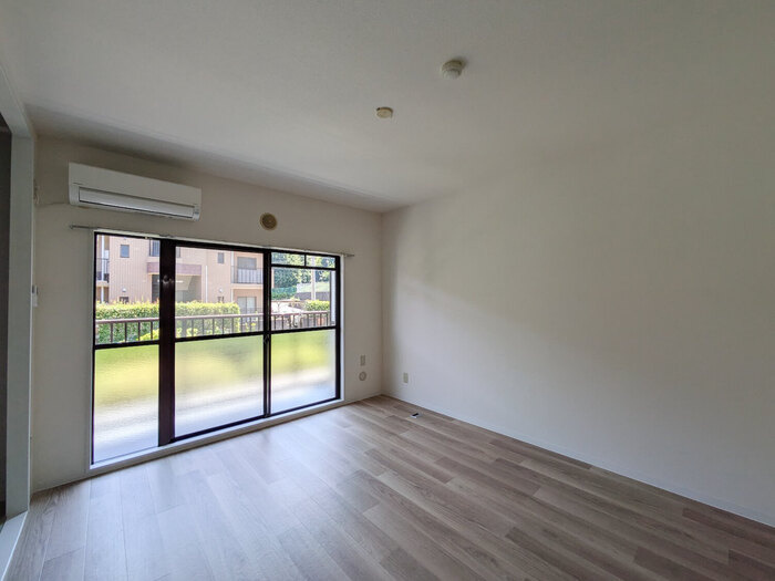 川崎市麻生区上麻生４丁目の賃貸マンションの居間・リビング|※他部屋参考写真